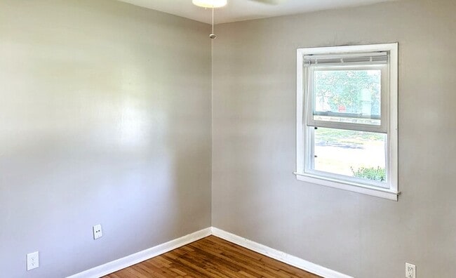 Building Photo - 312 Robinwood Ave