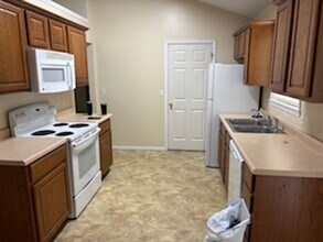 Building Photo - Duplex for rent
