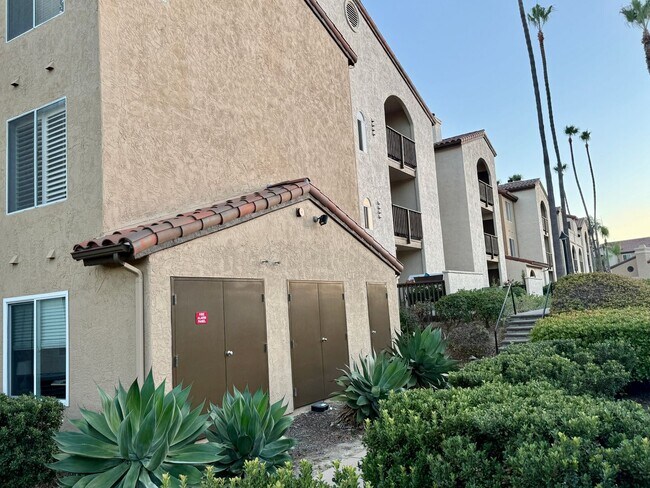 Building Photo - Spacious and Modern 2BR Condo in UTC, San Diego