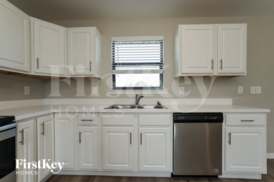 Building Photo - 3008 25th St SW