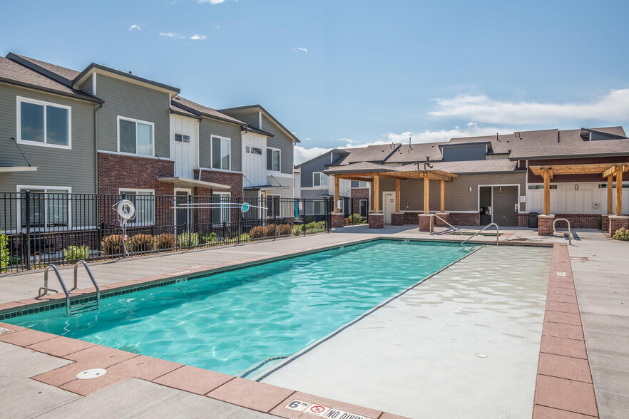 Sparkling Pool and Spa - Willow Point Townhomes