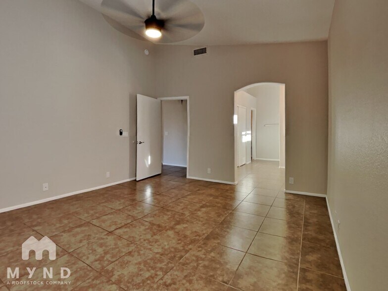 Building Photo - 11507 W Dana Ln