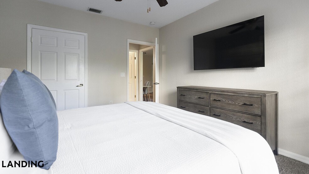 Building Photo - 3695 Island Club Dr