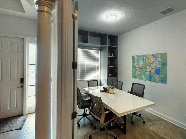 Building Photo - 8851 Fallen Oak Dr