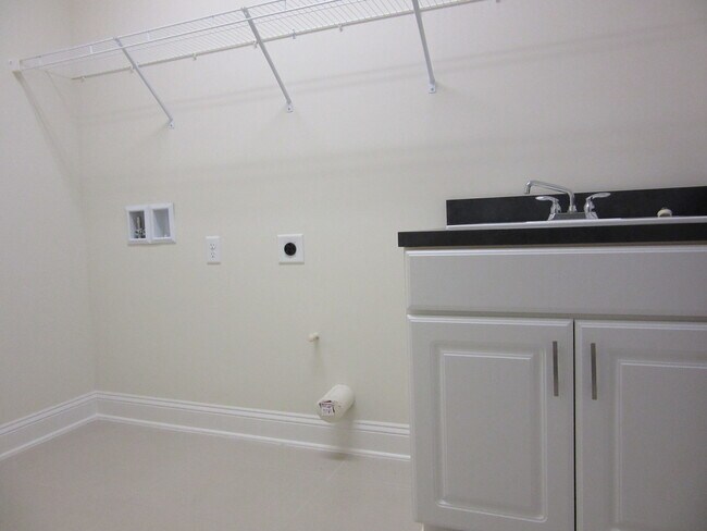 Building Photo - Beautiful 4B/3B plus office single family ...