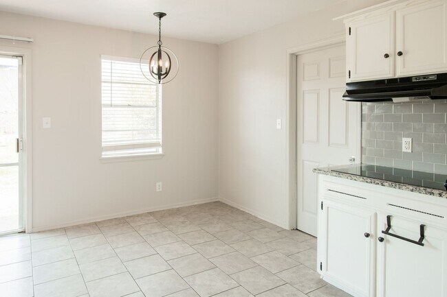 Building Photo - Beautiful home for lease near Hefner & Penn