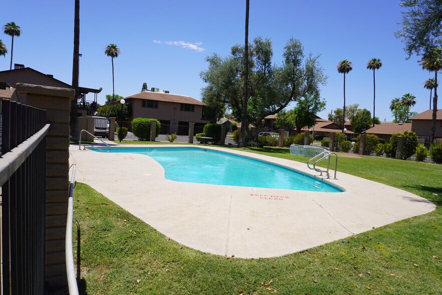 Pool - 8558 E Portland St