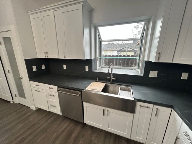 Building Photo - 3 Bedroom 2 Bath Home Modesto Ca