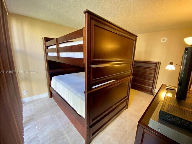 Building Photo - 17011 N Bay Rd