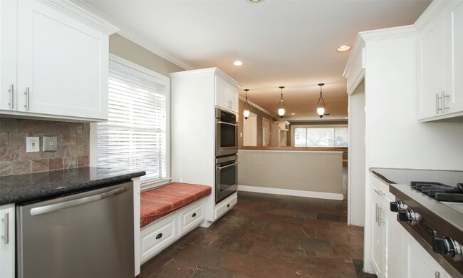 Building Photo - 4809 Saxon St