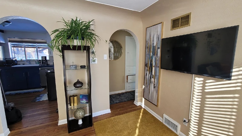 Building Photo - 5211 Julian St