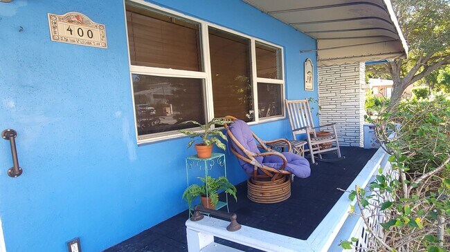 Building Photo - 400 Sunset Dr