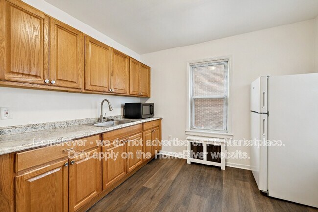 Building Photo - 289 Hilton Ave