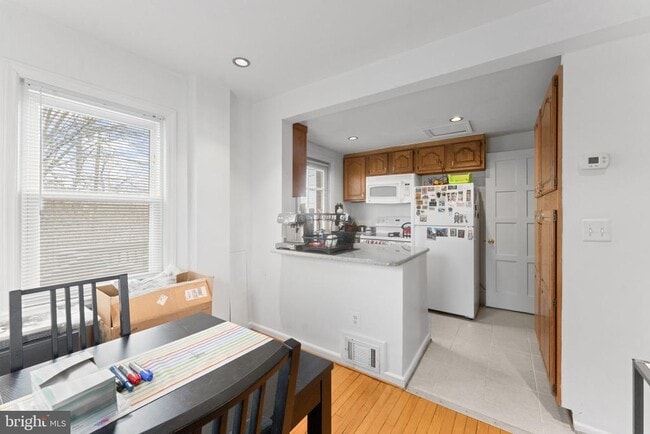 Building Photo - 5816 N Kings Hwy