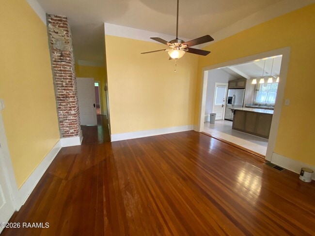 Building Photo - 215 Versailles Blvd