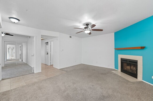 Building Photo - Spacious 3 Bed/2 Bath Home in Lush Crestvi...