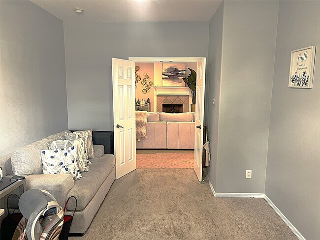 Building Photo - 8426 Hunters Village Dr