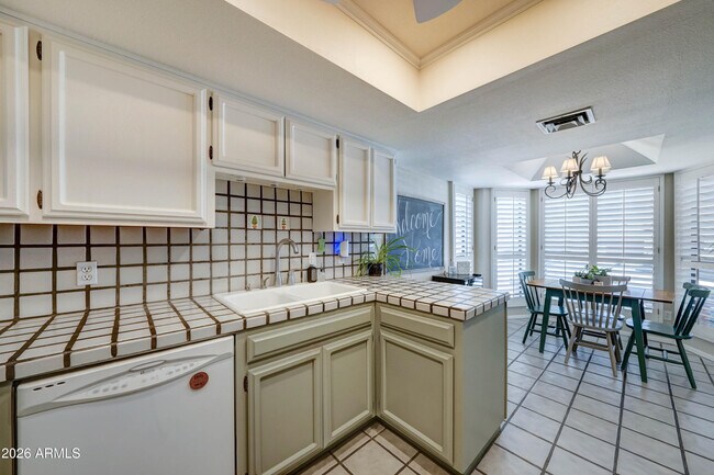 Building Photo - 2511 E Shaw Butte Dr