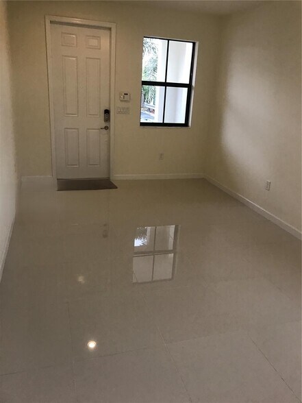 Building Photo - 8806 NW 103rd Ave