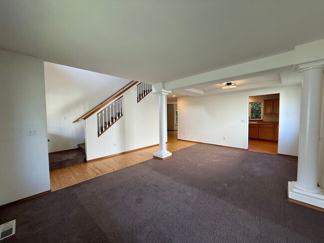 Building Photo - 4 Bed 2 Bath Home in Waterbury Meadows