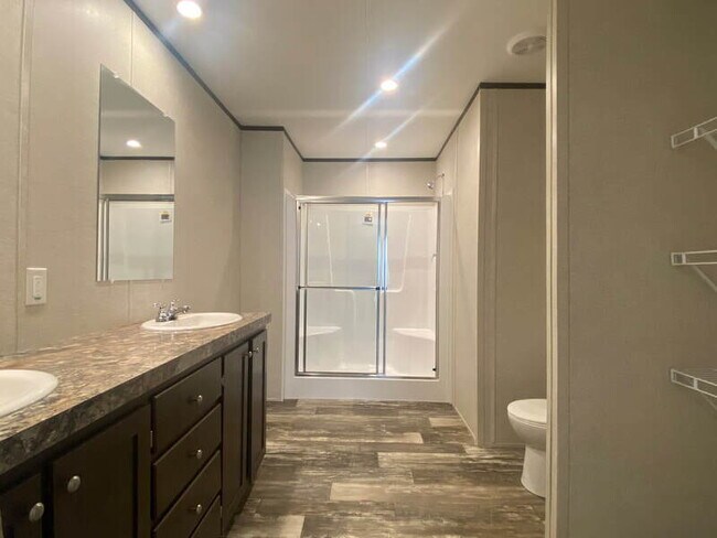 Building Photo - Wonderful, modern 3 bedroom 2 bath mobile