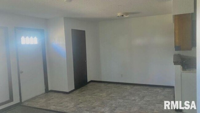 Building Photo - 536 10th Ave S