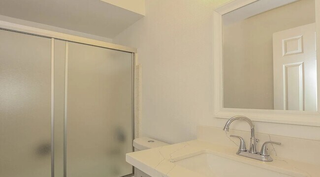Building Photo - 4112 W Gardenia Dr