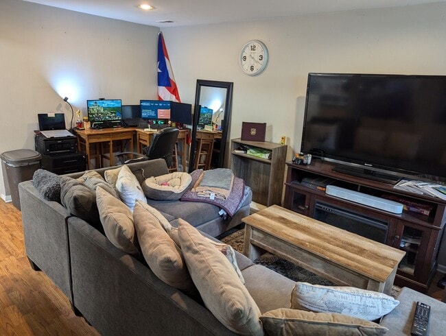 Building Photo - Spacious 1 Bed, 1 Bath in Lakeview