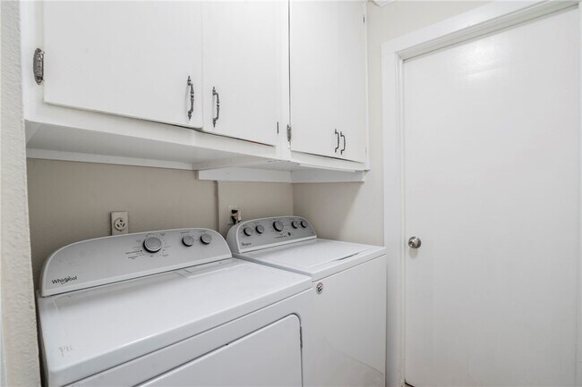 Building Photo - 10622 Golden Quail Dr