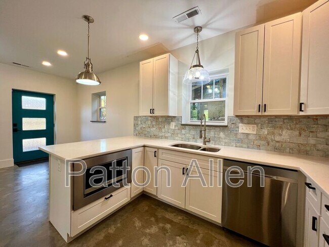 Building Photo - 21 Toxaway St