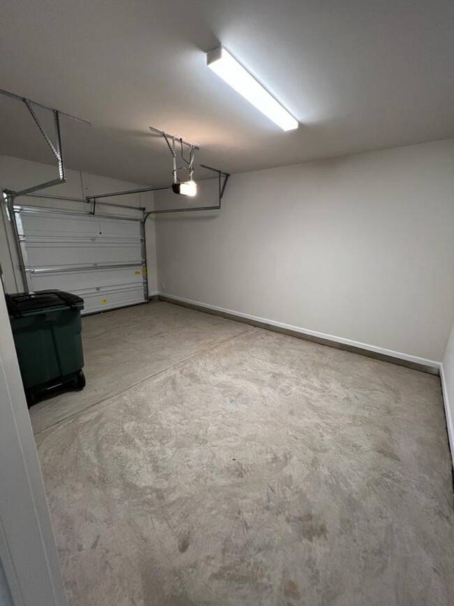 Building Photo - Townhome with 3BR/2.5BA Garage Located in ...