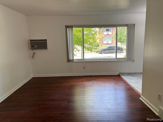 Building Photo - 4830 Briarwood Ave