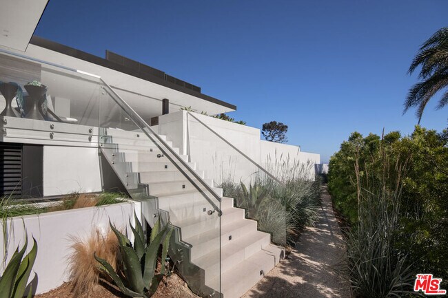 Building Photo - 26946 Pacific Coast Hwy