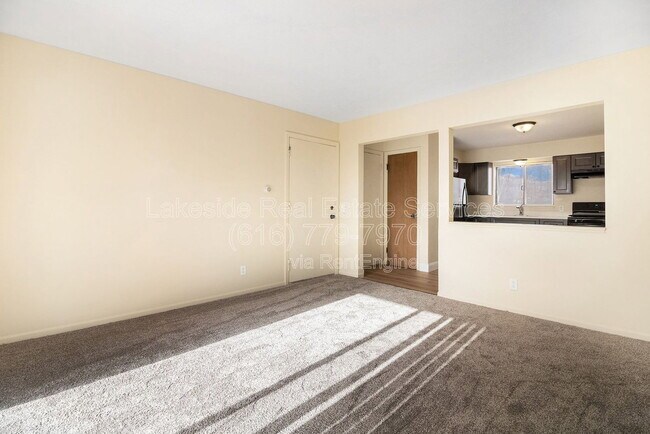 Building Photo - 1015 36th St SW