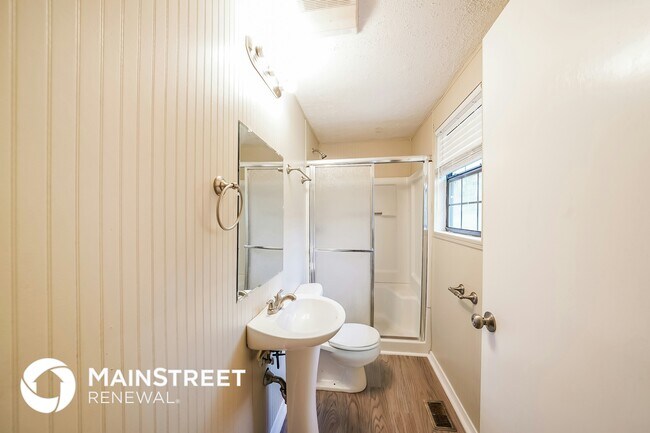 Building Photo - 5057 Oak Leaf Cir