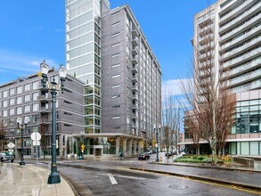 Building Photo - Pinnacle Condominiums - Pearl District ope...