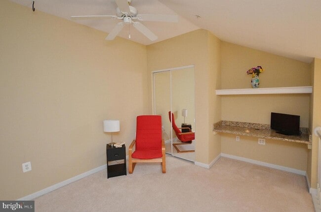 Upstairs Loft & Built-in Closet/Desk - 9486 Virginia Center Blvd