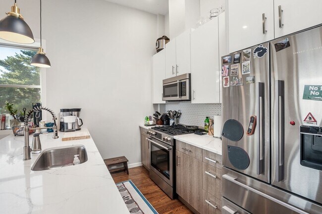 Building Photo - 178 Elm St