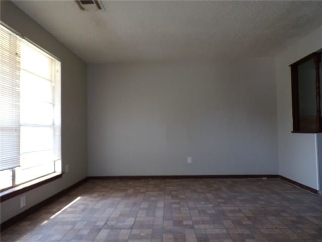 Building Photo - 3061 Overland Dr