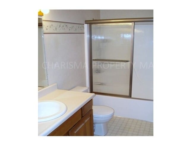 Building Photo - 4 BEDROOM, 2 BATH HOME IN EAST SIOUX FALLS! DOUBLE ATTACHED GARAGE! FENCED IN BACKYARD!