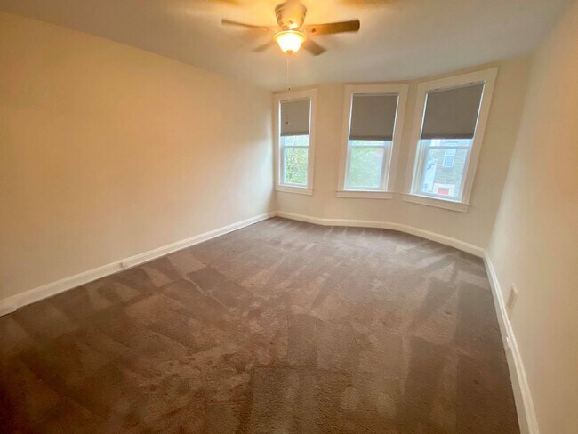 Building Photo - Beautifully Maintained 2br Hampden Townhom...