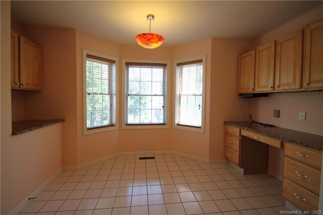 Building Photo - 1001 Cypress Dr