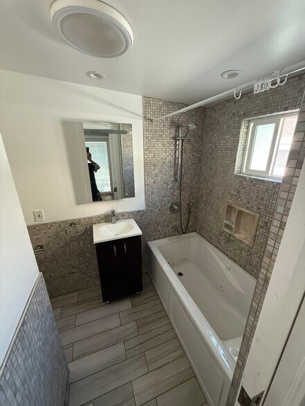 Bathroom 2 - 1233 Hyperion Ave