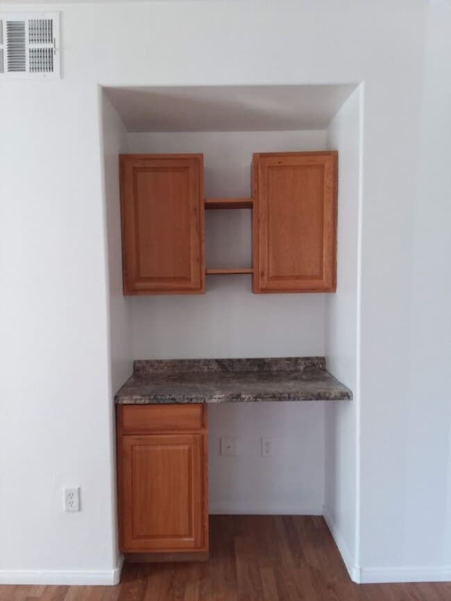 Building Photo - First floor unit in luxury gated Northwest...