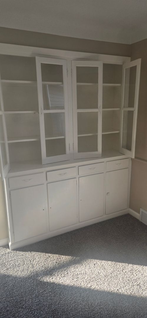 Building Photo - Newly Renovated