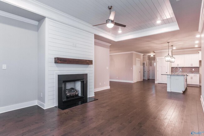 Building Photo - 14668 Greenleaf Dr