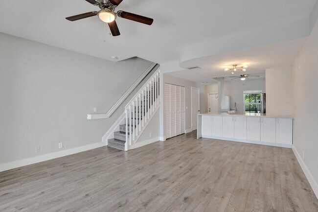 Building Photo - 9913 NW 57th Manor