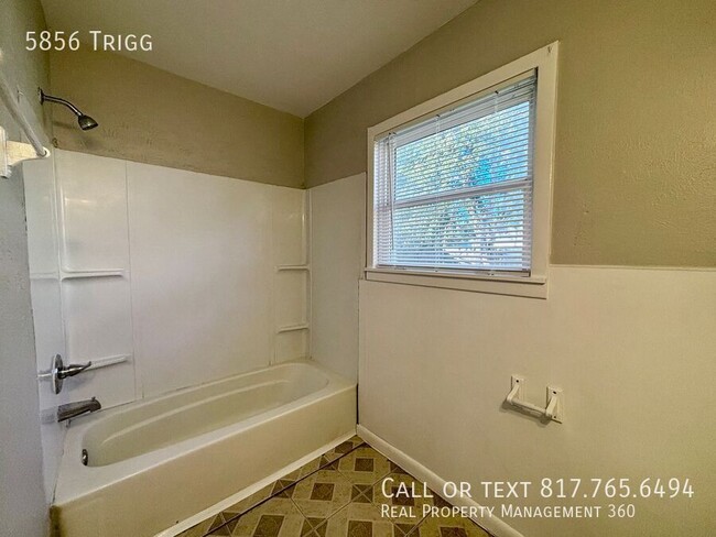 Building Photo - 5856 Trigg-