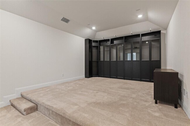 Building Photo - 5704 Monrovia Ln