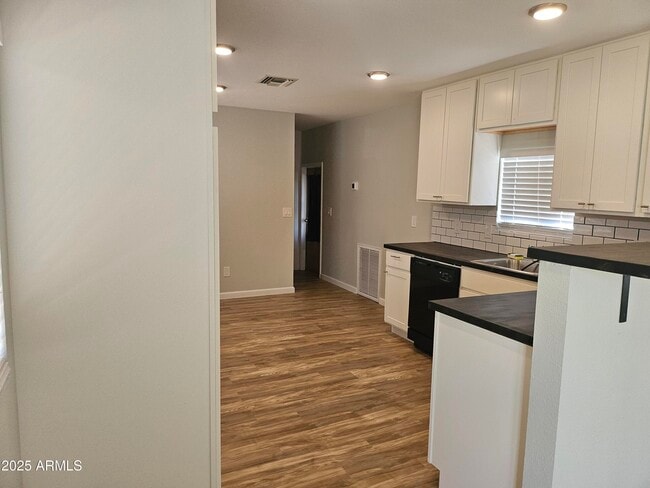 Building Photo - 26841 W Desert Crest St